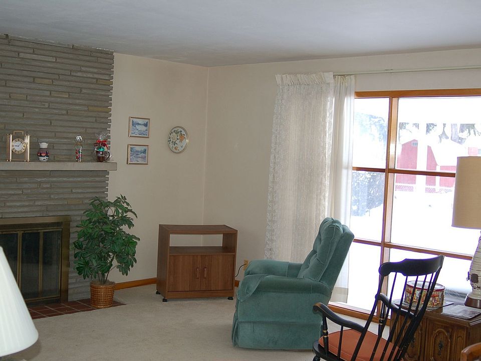 2nd image of 633 Larriwood Ave