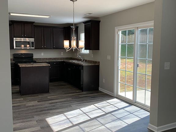 Sunny eat in area in kitchen!