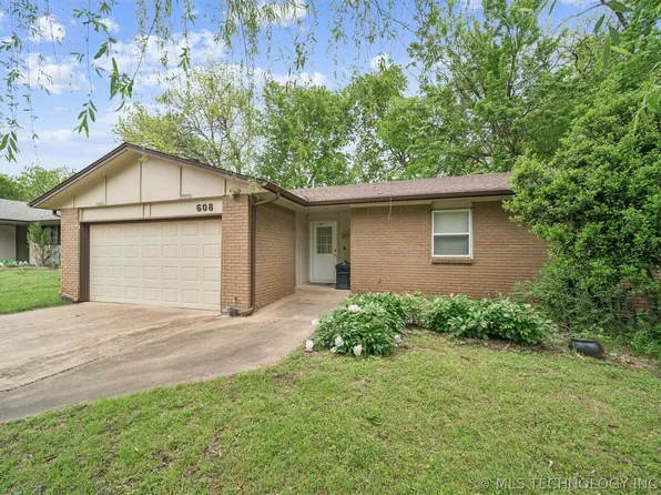 608 E Toledo St, Broken Arrow, OK 74012
