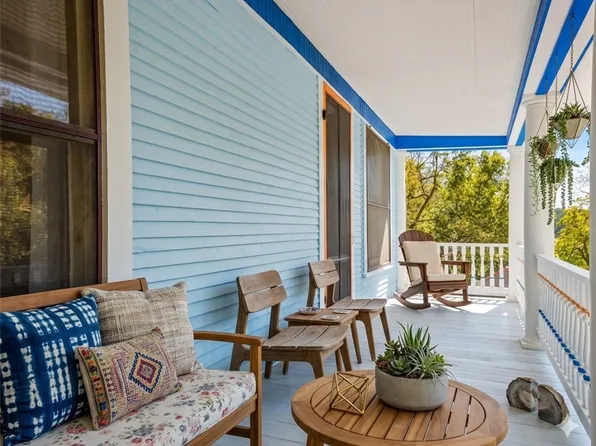 19 Pine St, Eureka Springs, AR 72632
