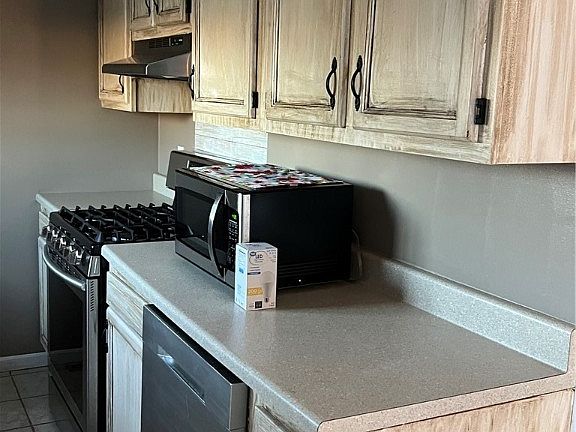 2nd image of 808 Moore Ave