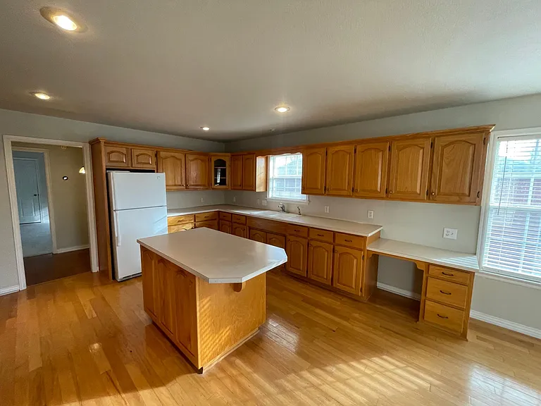 3666 Tara St — Photo 38