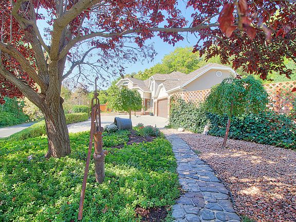 2nd image of 544 S Carterville Rd