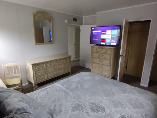 8942 Arvin Pl, Saint Louis, MO 63123