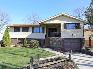 157 Crest Ave, Elk Grove Village, IL 60007