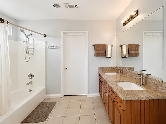 746 Geoffrey Ct #1 — Photo 5