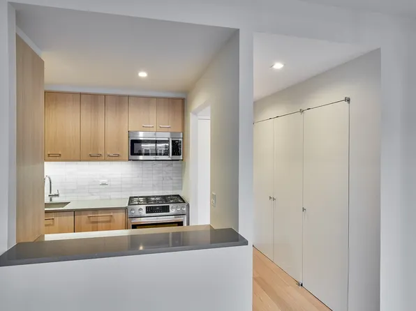 1 Columbus Place image 5 of 29