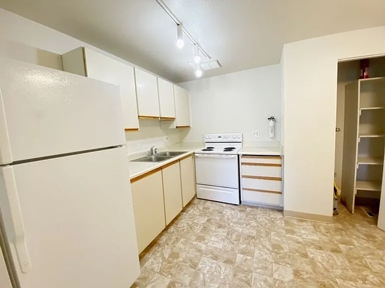 4446 Reka Dr — Photo 18