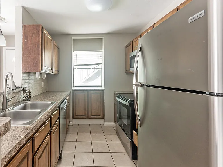 2404 Sycamore Ave #B2 — Photo 6