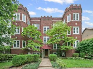 305 W University Ave APT 4, Champaign, IL 61820