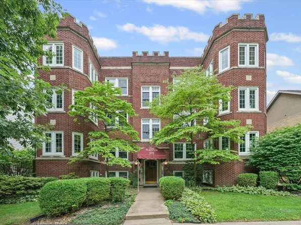 305 W University Ave APT 4, Champaign, IL 61820