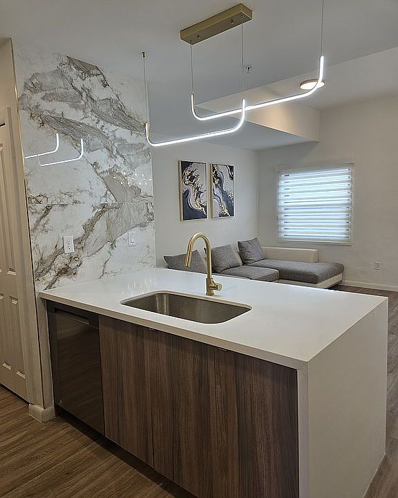 1st image of 2511 Pierce St #8