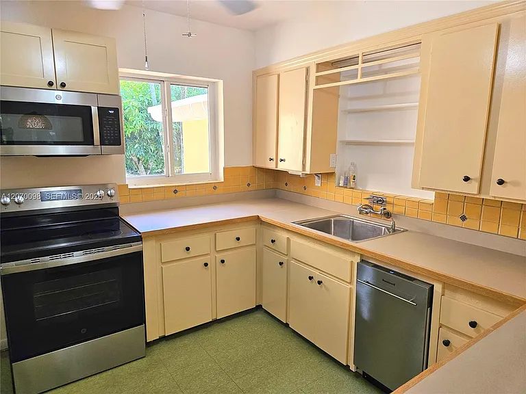 6624 SW 78th Ter — Photo 9