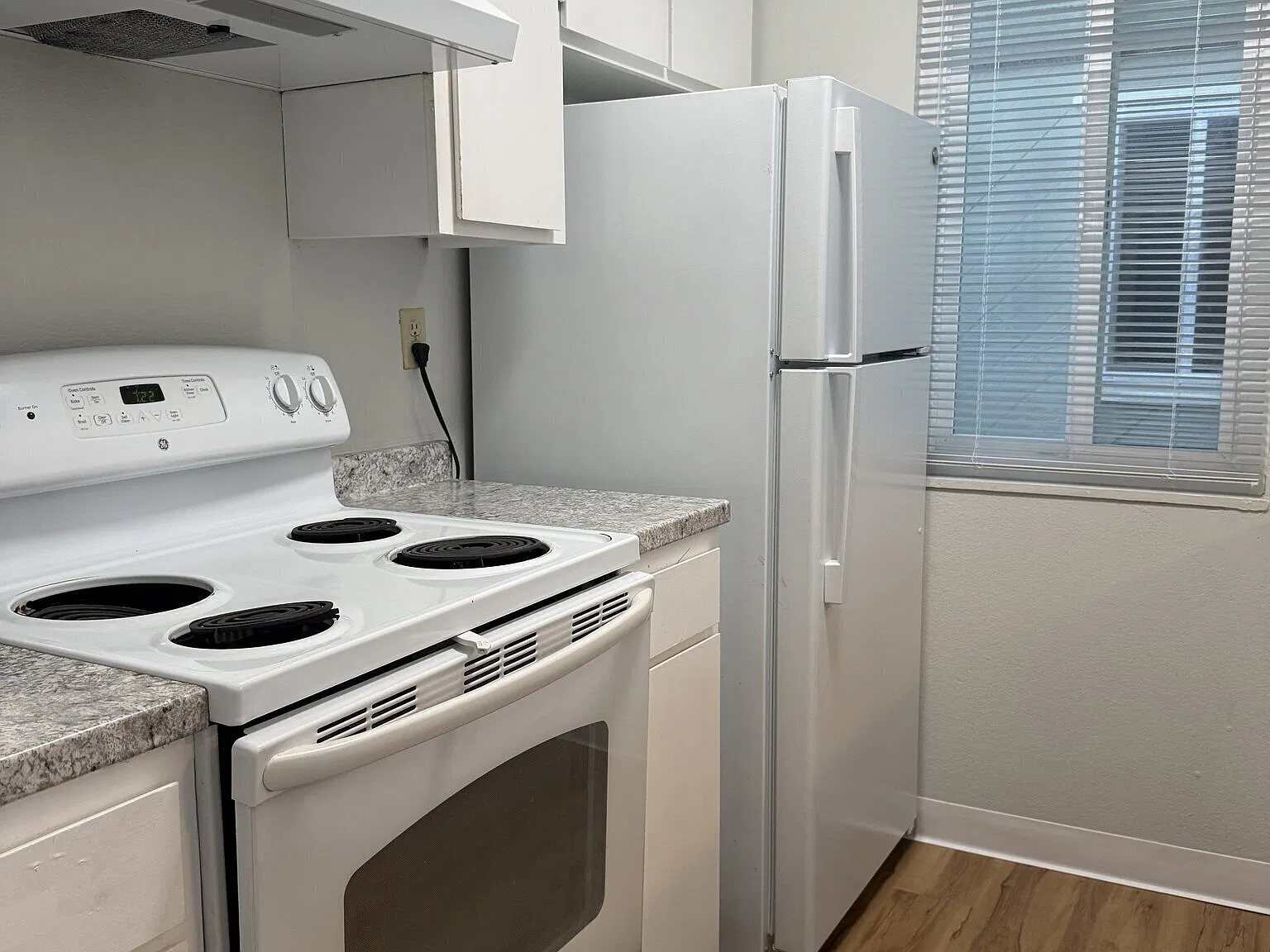 Bright Top-Floor 1BR/1BA Near Downtown South San Francisco — Photo 3