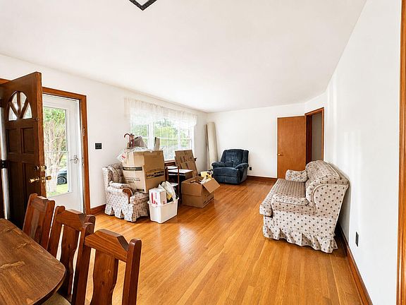 4th image of 425 Goodwin Ave
