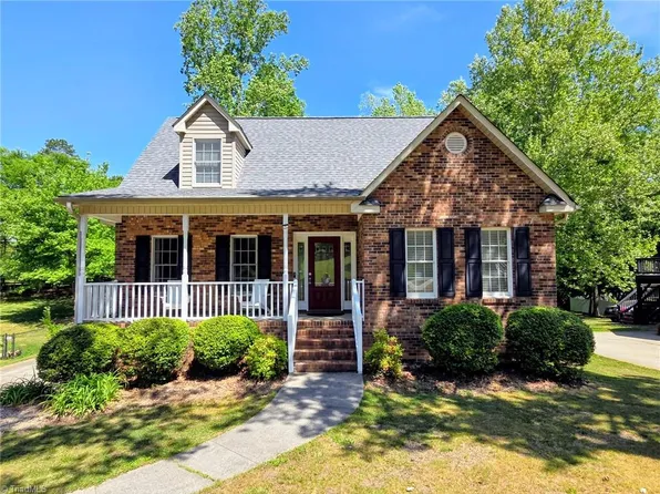 6721 Fairwood Ct, Clemmons, NC 27012