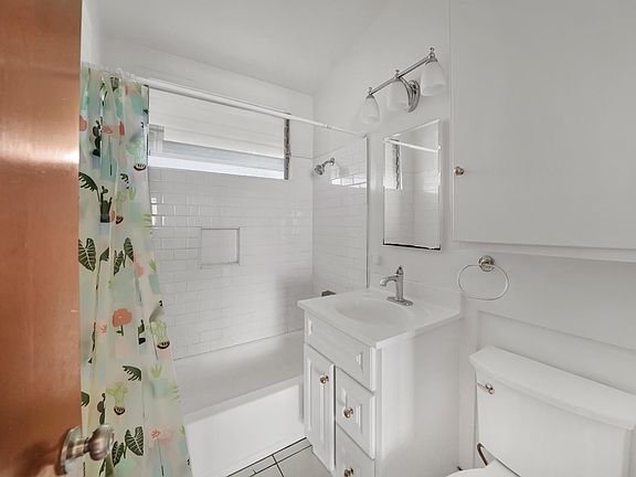 3rd image of 4432 E 6th St #3