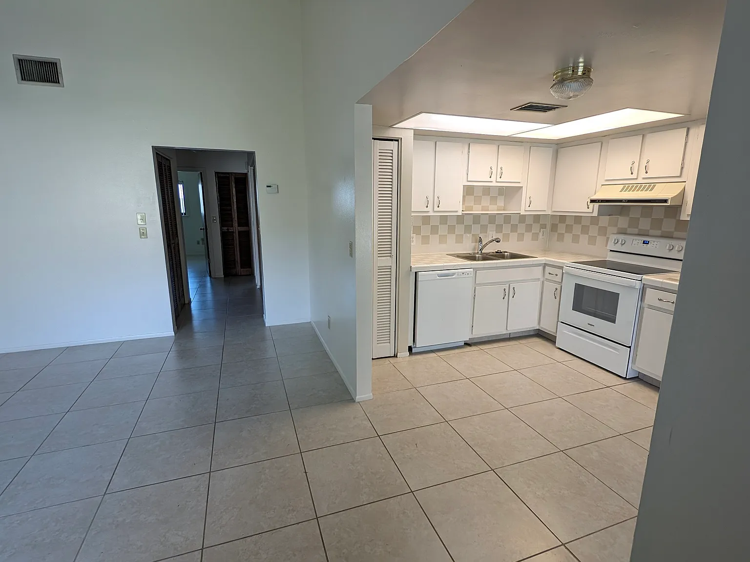 2 bed, 1020 sqft, $2,100 — Photo 3