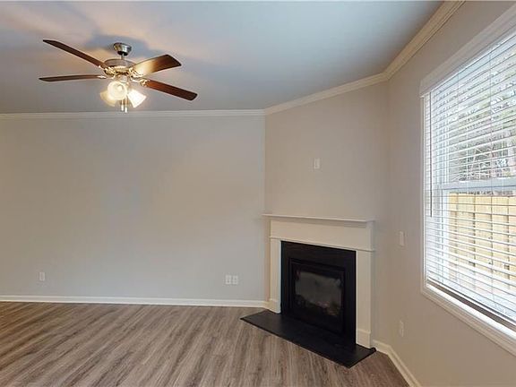 4th image of 734 Woodstock Grove Dr