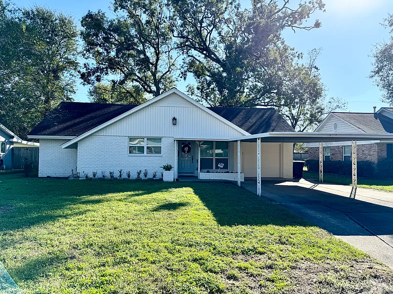 2311 Stonecrest Dr — Photo 1