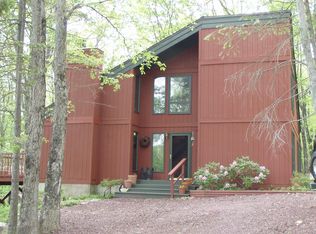 341 Valley Rd, Canadensis, PA 18325