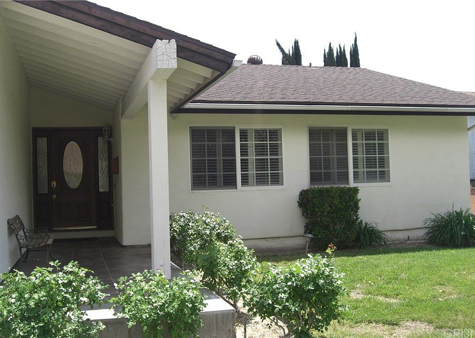 1st image of 28942 Flowerpark Dr