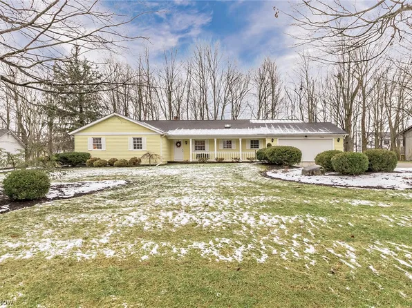 17629 Plum Creek Trl, Chagrin Falls, OH 44023
