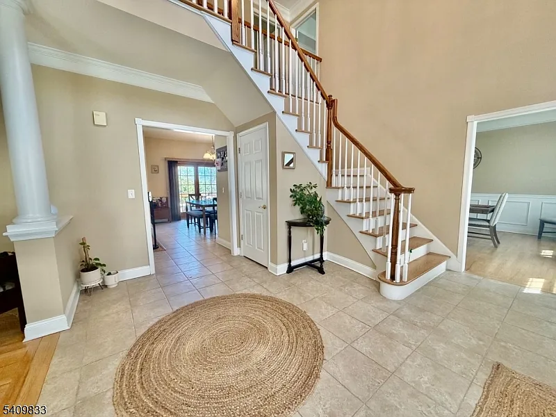 5 bed, 3.0 bath, $5,800 — Photo 4