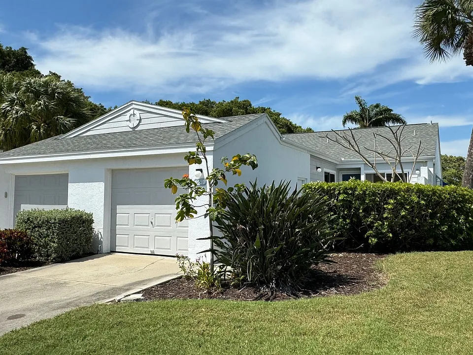 950 Waterside Ln