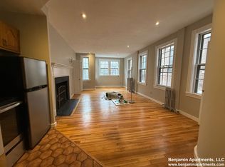 82 Phillips St #12, Boston, MA 02114