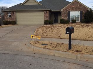 913 N Redbud St, Jenks, OK 74037