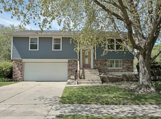 700 Stowell Ave, Streamwood, IL 60107