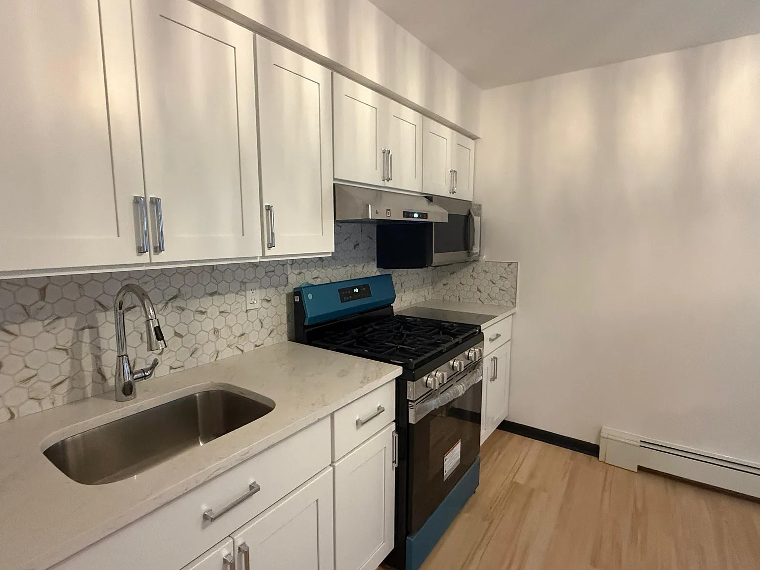 106 Lincoln St — Photo 2