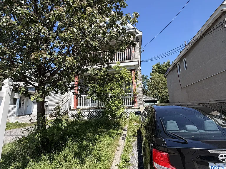 315 Parkdale Ave #B — Photo 2