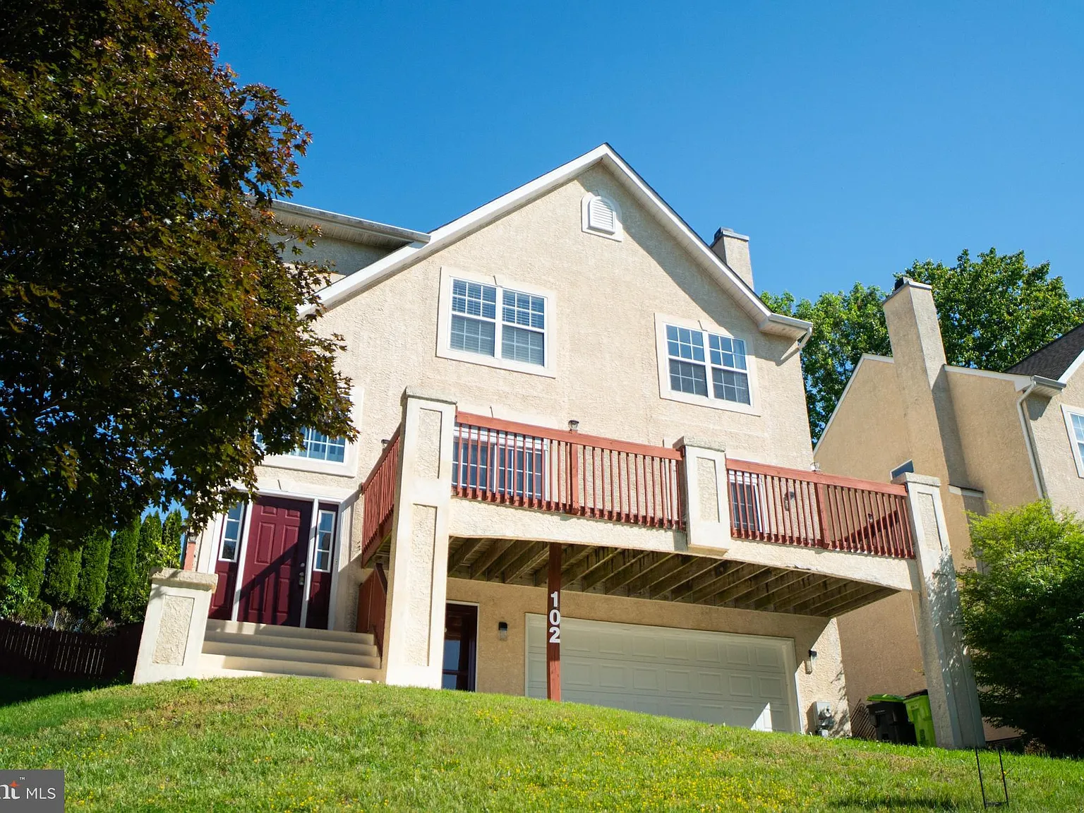 3 bed, 2.5 bath, 2850 sqft, $2,850 — Photo 2
