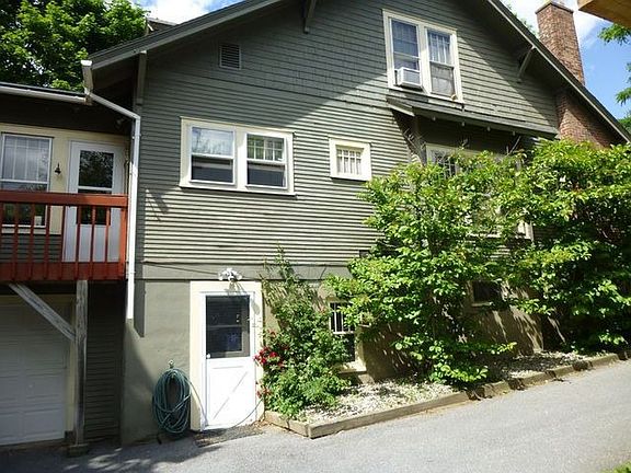 3rd image of 221 Shelburne Rd