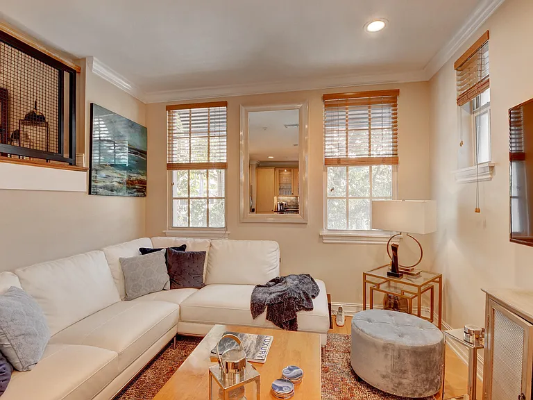 75 NE 5th Ave NE #U — Photo 2