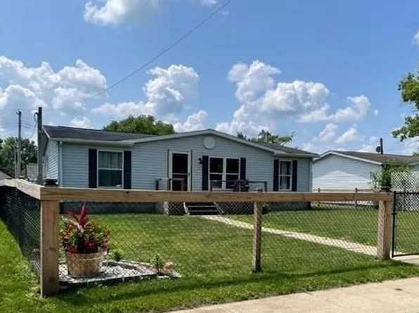 121 Heenan St, Corunna, IN 46730