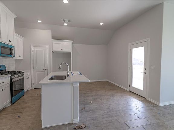 3rd image of 8725 Poppey Pl