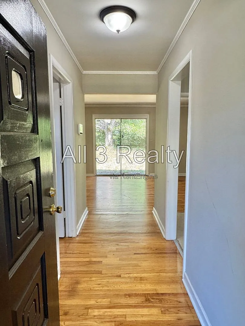 3 bed, 1.0 bath, 1190 sqft, $1,135 — Photo 4