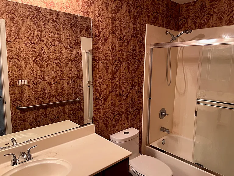 210 Independence Ct — Photo 11