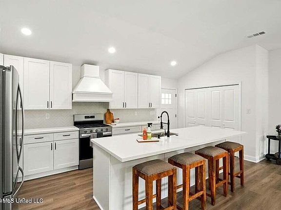 4th image of 280 Bobby Ln