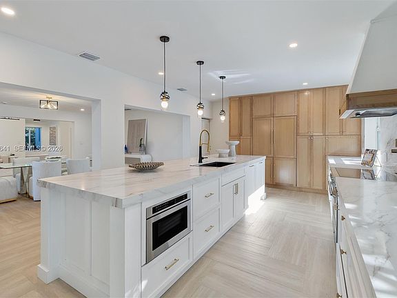 5th image of 420 NE 55th Ter