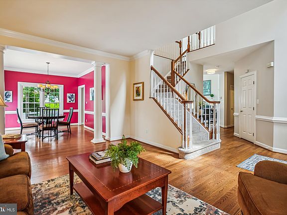 5th image of 2576 Holly Manor Dr