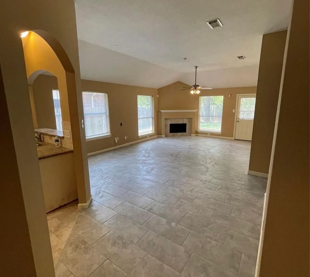 3 bed, 1409 sqft, $1,750 — Photo 1