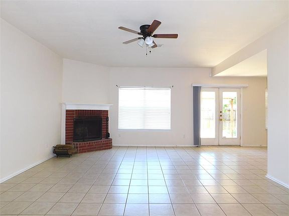 4th image of 1120 Lake Haven Dr