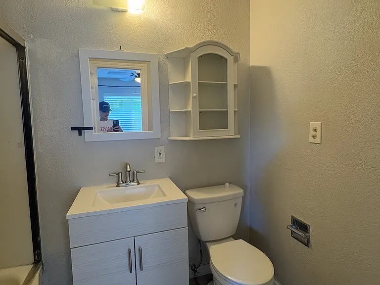 3819 Clairemont Sq — Photo 6