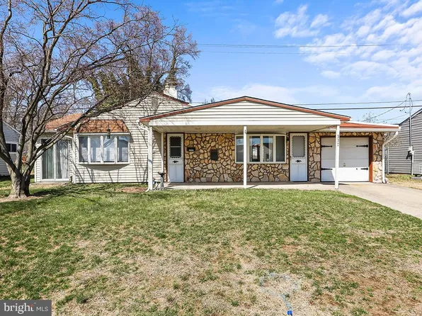 337 Stonybrook Dr, Levittown, PA 19055