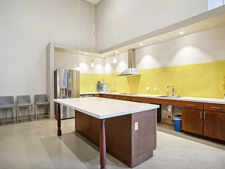 Oak Grove Apartments — Photo 9