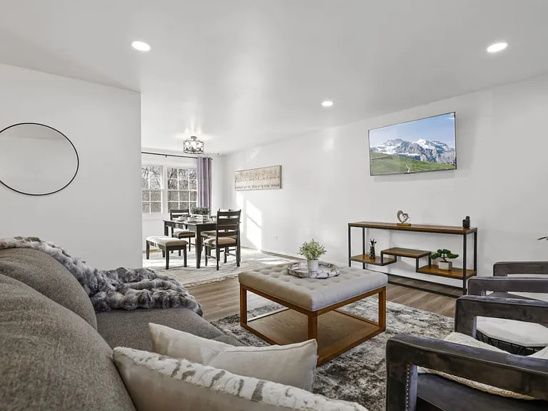 Honeywood Dr — Photo 10